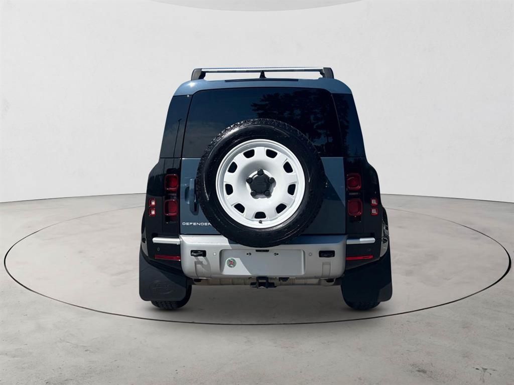 2024 Land Rover Defender 110 S photo 2