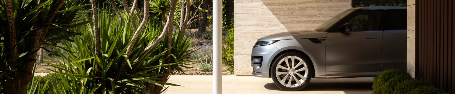 Range Rover Sport Dynamic SE parks under a modernist stone carport