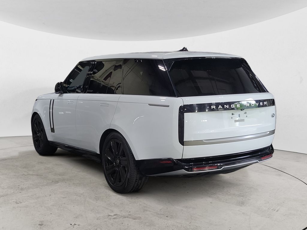 2023 Land Rover Range Rover SE photo 3