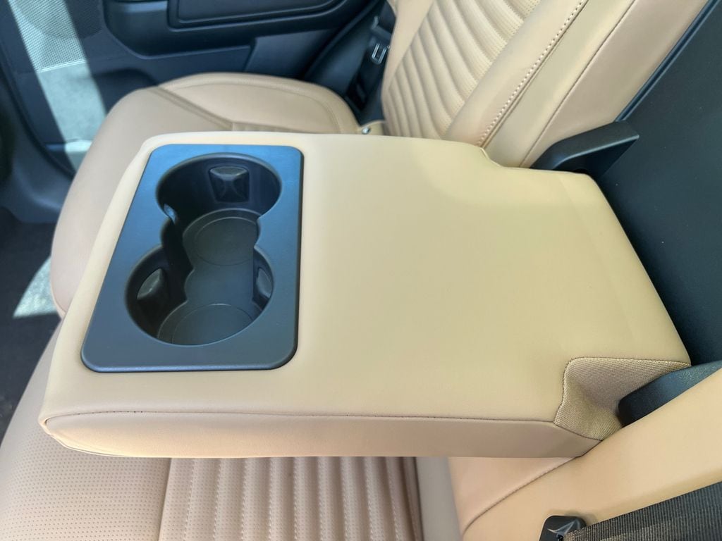 2025 Land Rover Discovery Metropolitan Edition - Photo 23