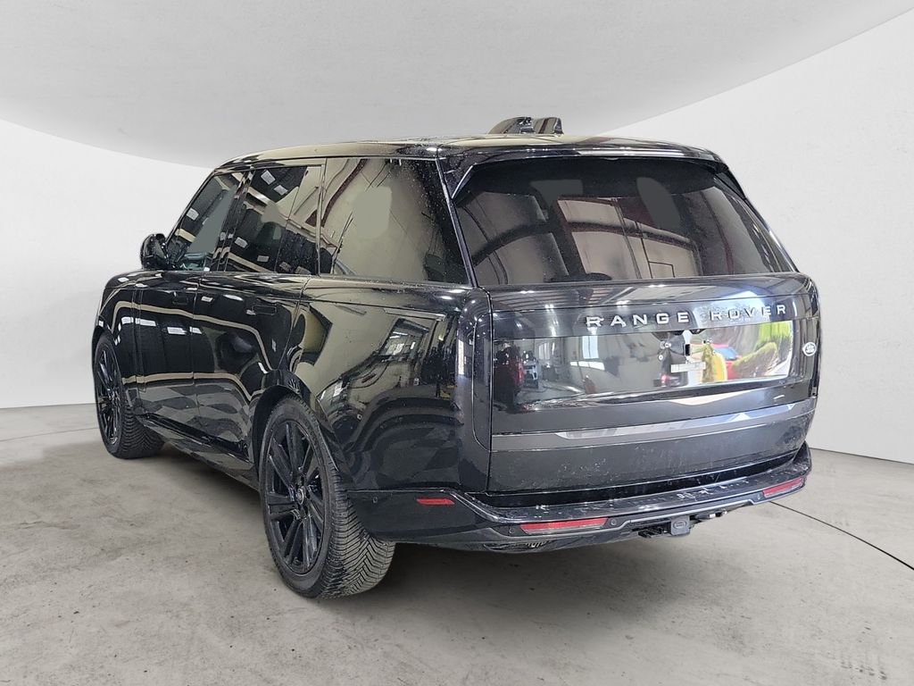 2023 Land Rover Range Rover SE photo 3