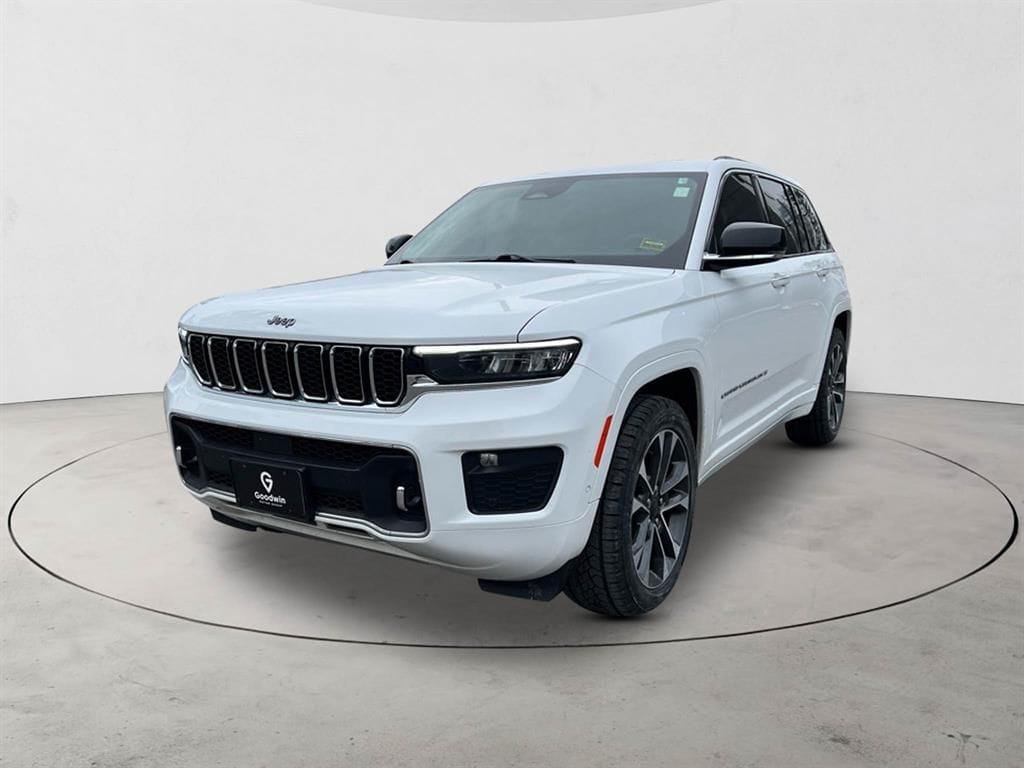 2023 Jeep Grand Cherokee Overland's photo