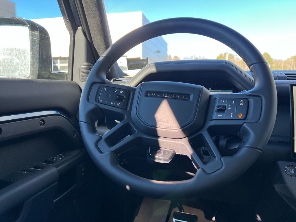2026 Land Rover Defender OCTA - Photo 25