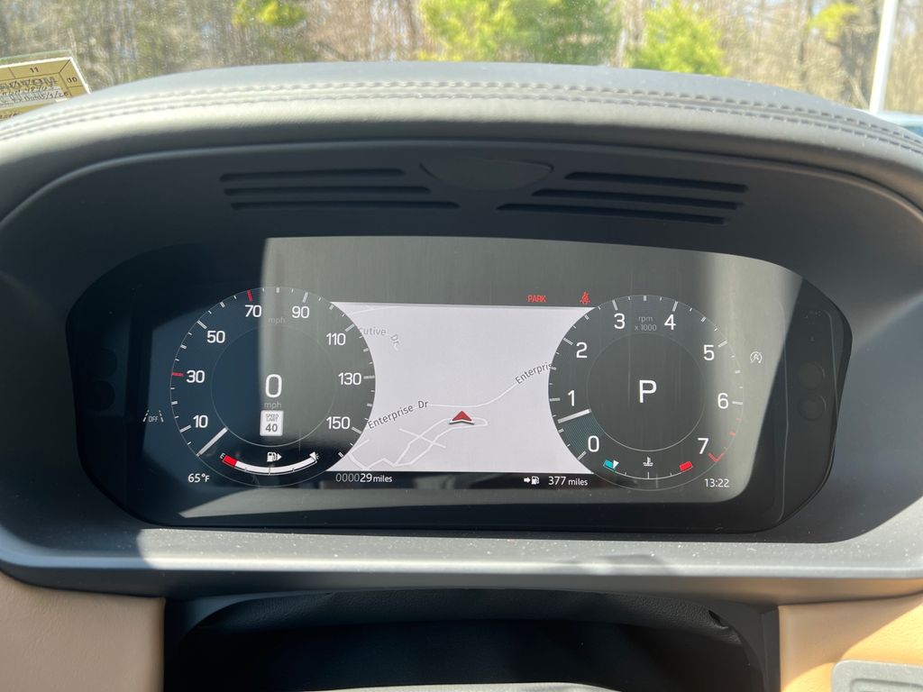 2025 Land Rover Discovery Metropolitan Edition - Photo 17