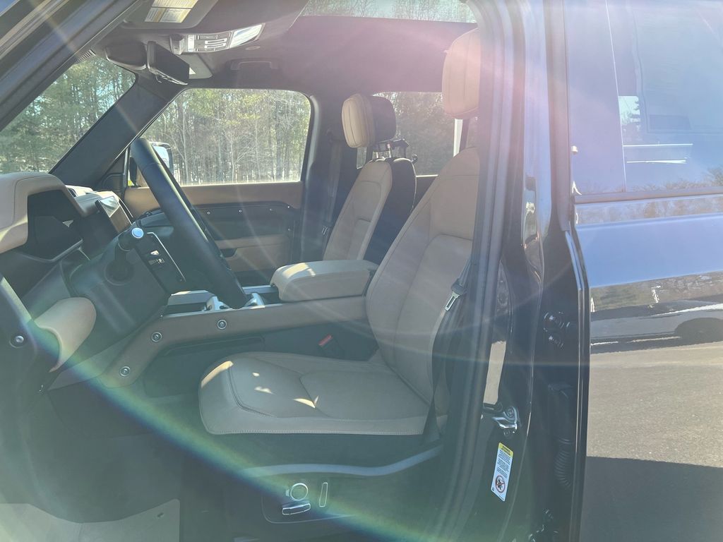 2026 Land Rover Defender V8 - Photo 11