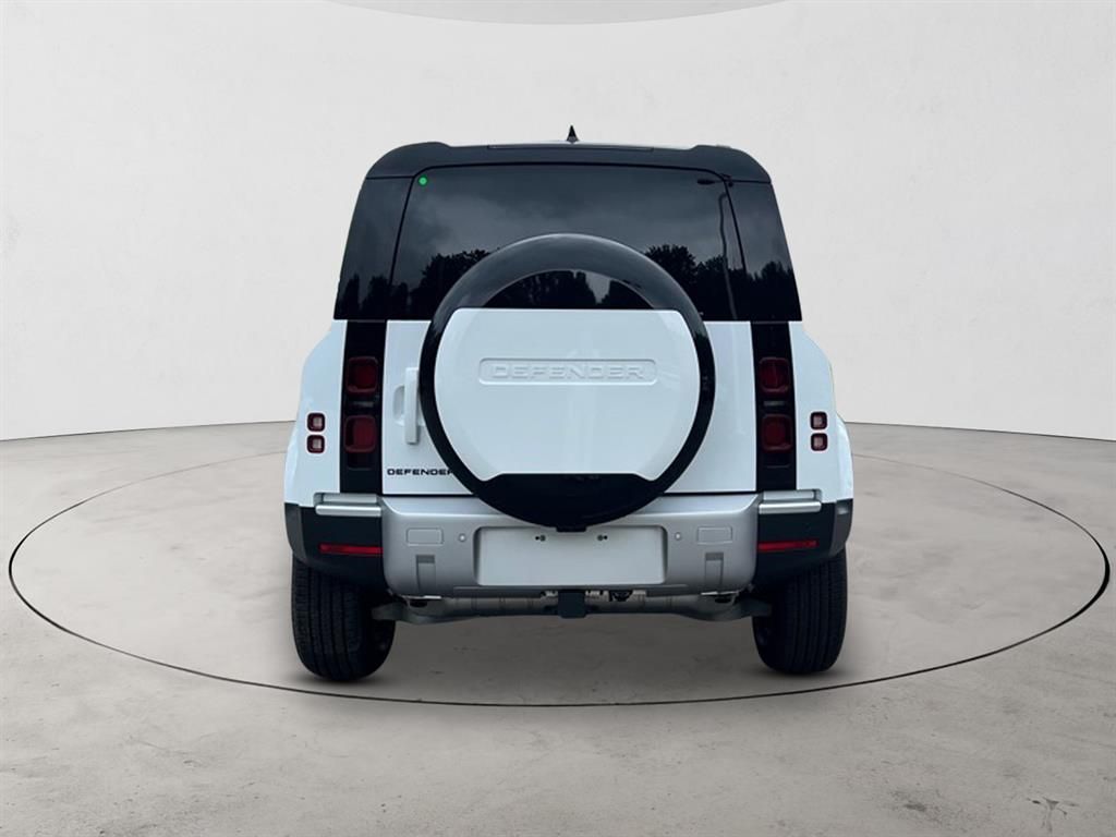 2025 Land Rover Defender 110 S photo 4