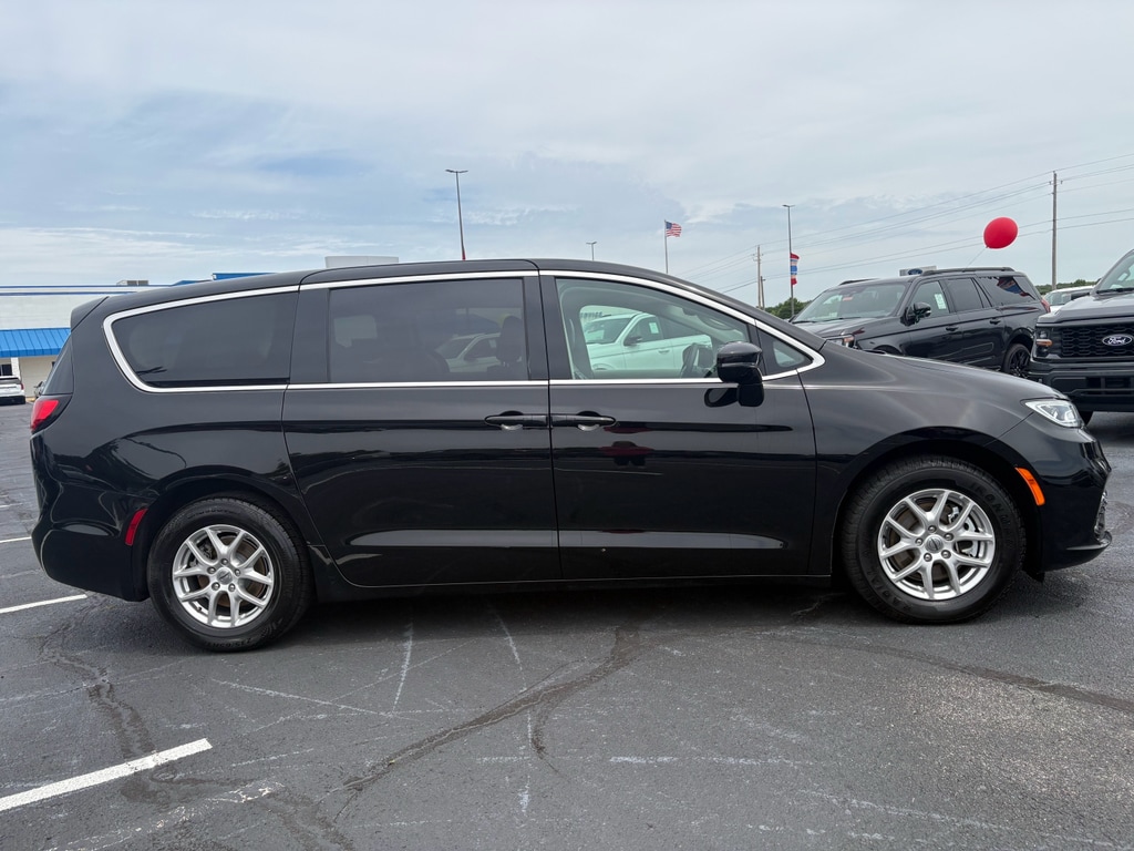 Used 2024 Chrysler Pacifica Touring L Passenger Van