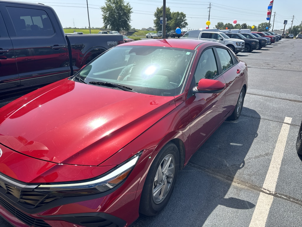 Used 2025 Hyundai Elantra SE Sedan