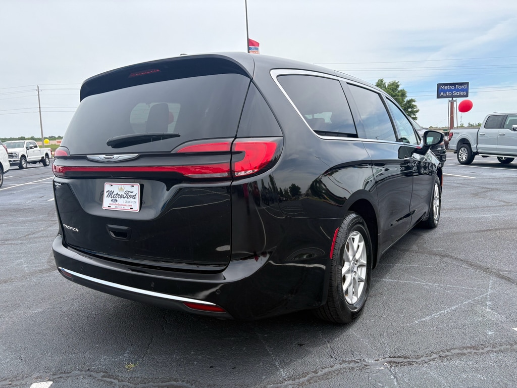 Used 2024 Chrysler Pacifica Touring L Passenger Van