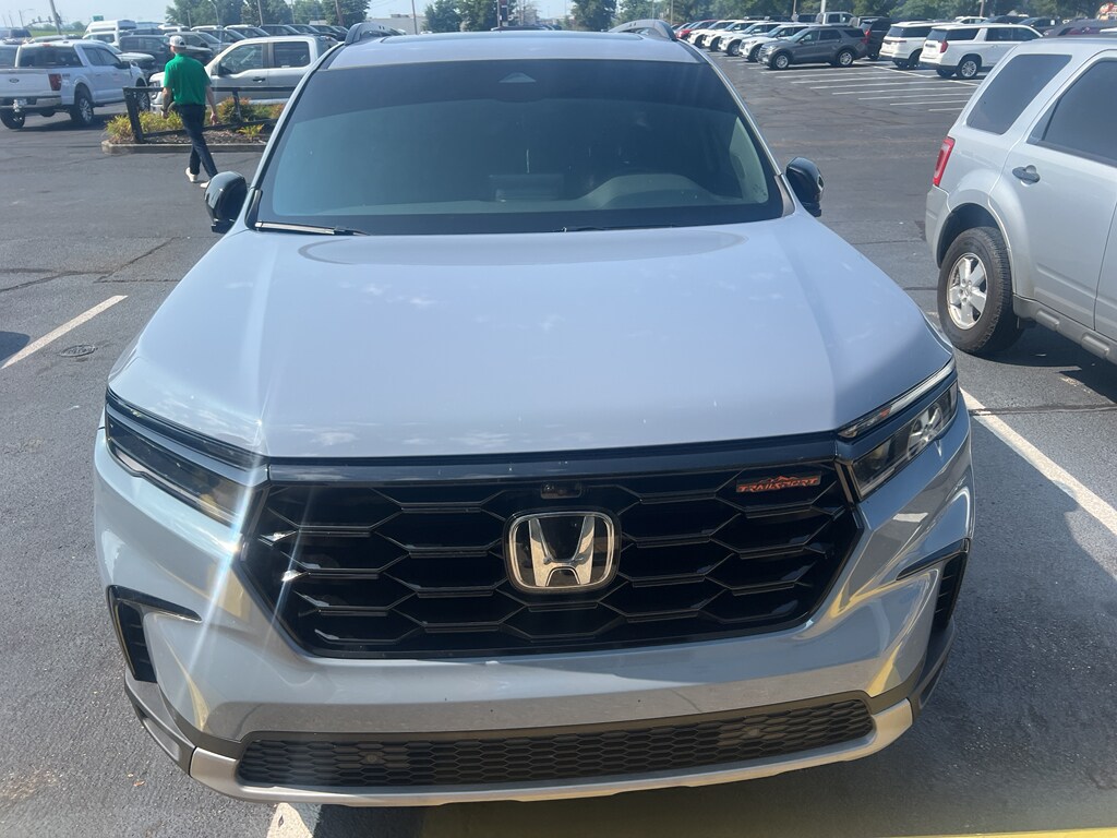 Used 2025 Honda Pilot TrailSport Sport Utility