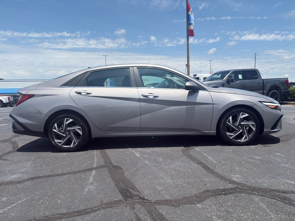 Used 2024 Hyundai Elantra Limited Sedan