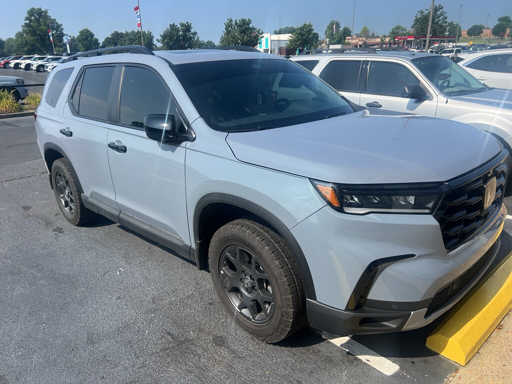 Used 2025 Honda Pilot TrailSport Sport Utility