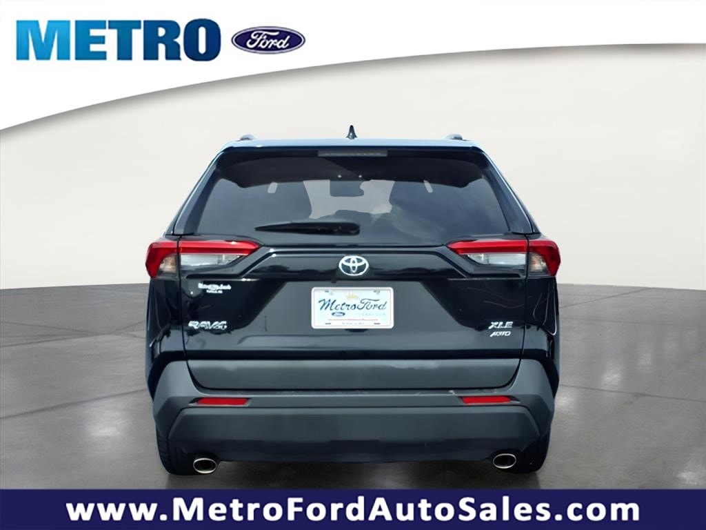 Used 2022 Toyota RAV4 XLE SUV