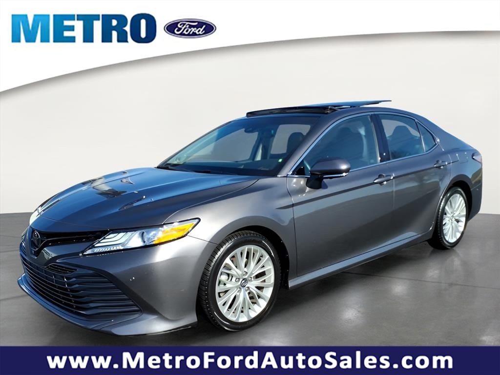 2018 Toyota Camry XLE's photo