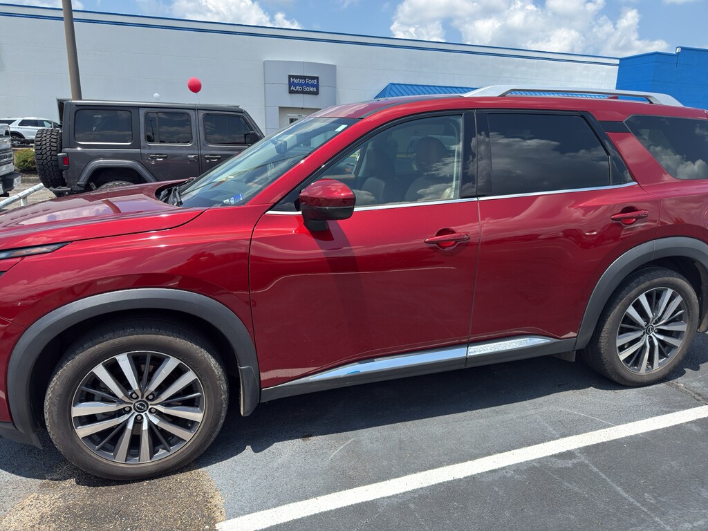Used 2022 Nissan Pathfinder Platinum Sport Utility