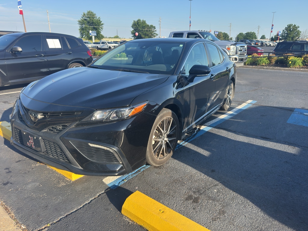2023 Toyota Camry SE's photo