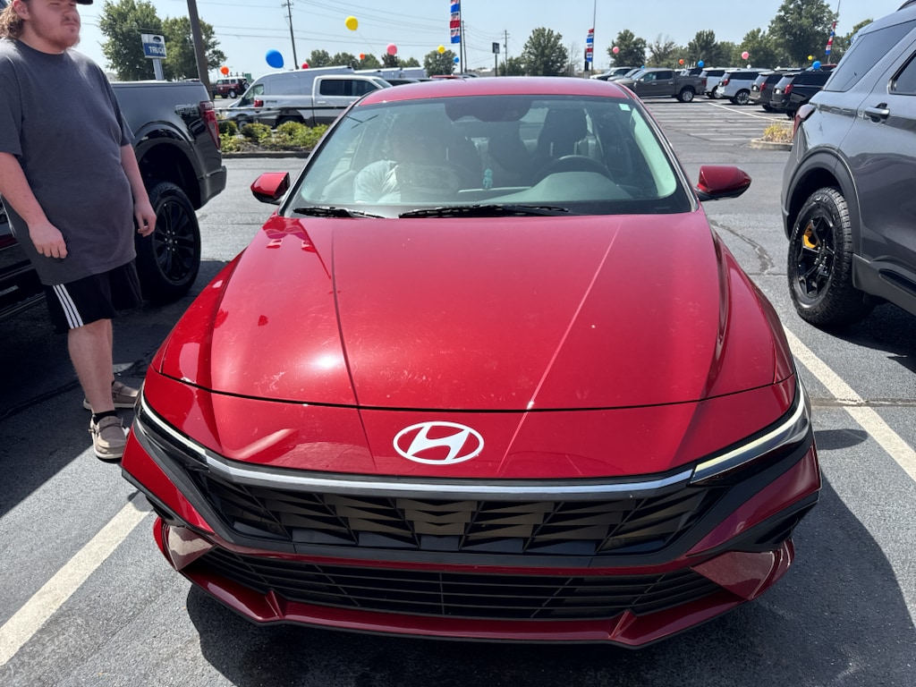 Used 2025 Hyundai Elantra SE Sedan