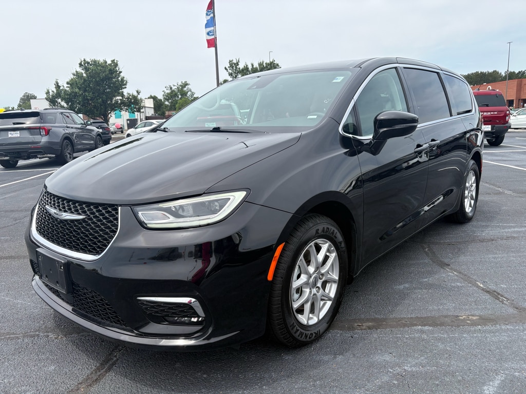 Used 2024 Chrysler Pacifica Touring L Passenger Van