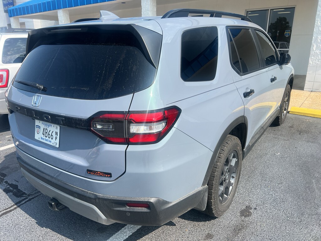 Used 2025 Honda Pilot TrailSport Sport Utility
