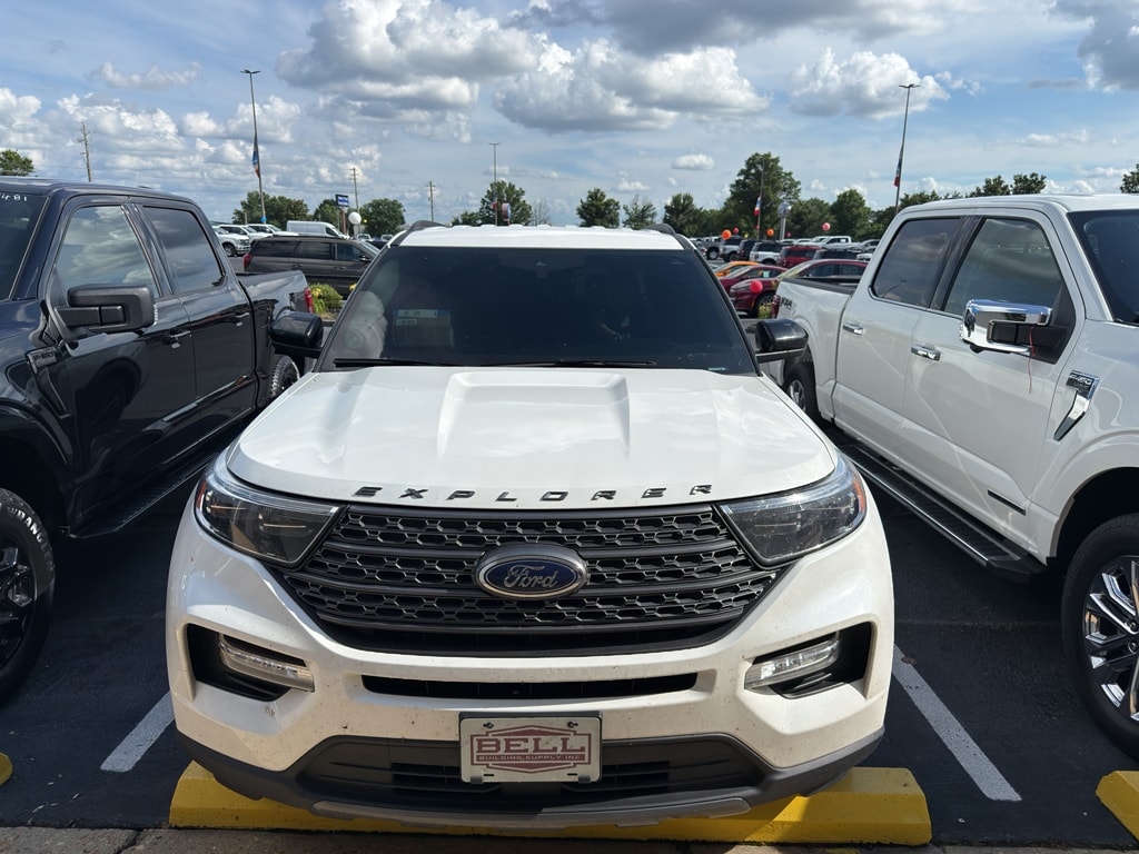 2023 Ford Explorer XLT 4WD's photo