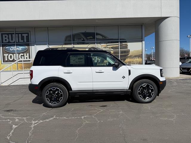 2025 Ford Bronco Sport Outer Banks photo 2