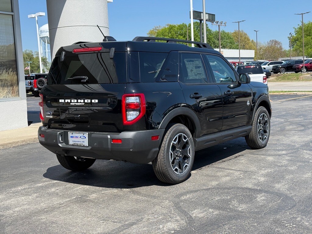 2025 Ford Bronco Sport Outer Banks photo 3
