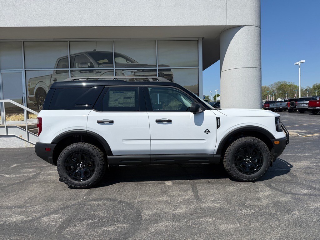 2025 Ford Bronco Sport Outer Banks photo 2