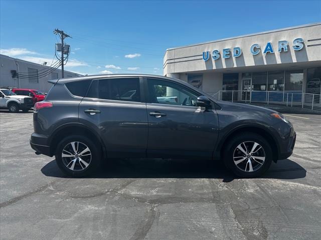 Used 2018 Toyota RAV4 XLE with VIN 2T3RFREV6JW795728 for sale in Kansas City