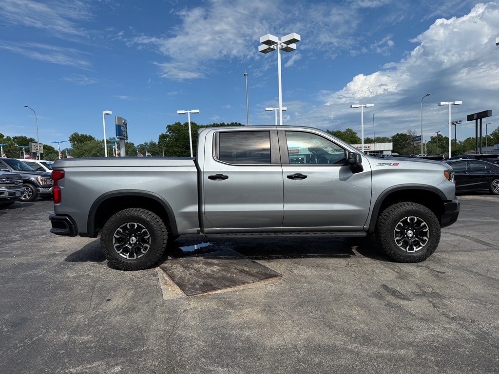 2023 Chevrolet Silverado ZR2 photo 2