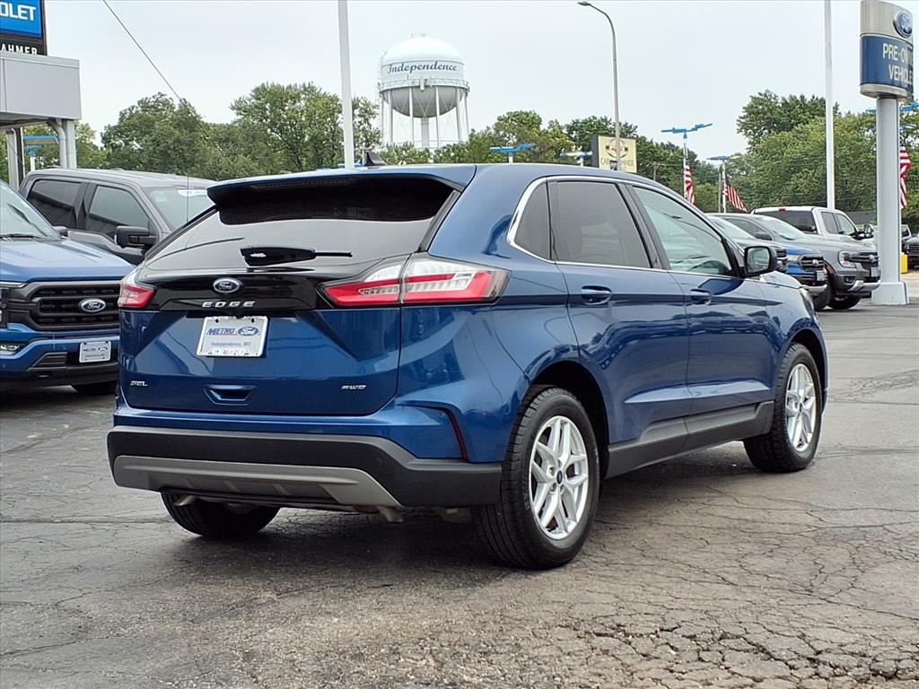 2022 Ford Edge SEL photo 3