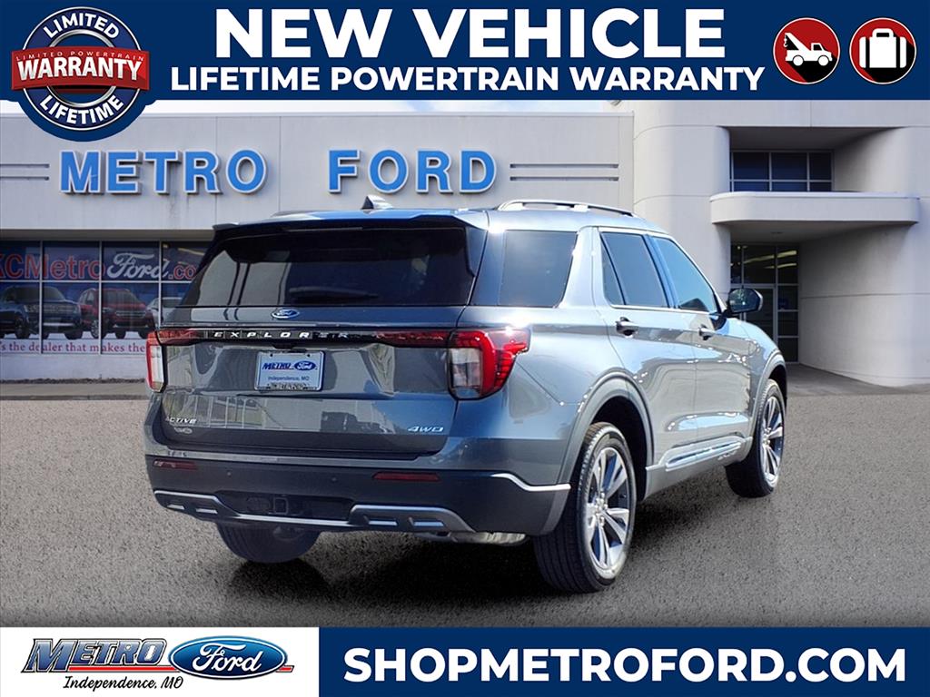 2025 Ford Explorer photo 2