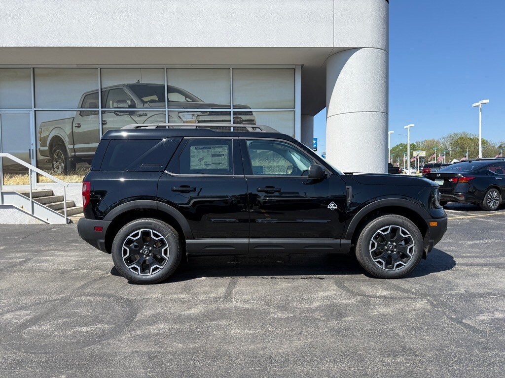2025 Ford Bronco Sport Outer Banks photo 2