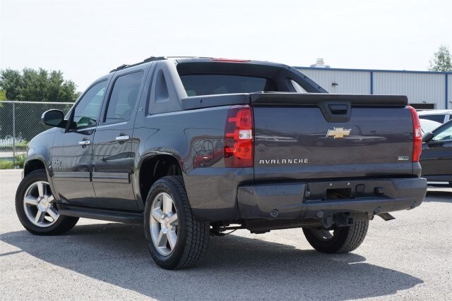 Used 2011 Chevrolet Avalanche LT with VIN 3GNMCFE03BG322884 for sale in Houston, TX