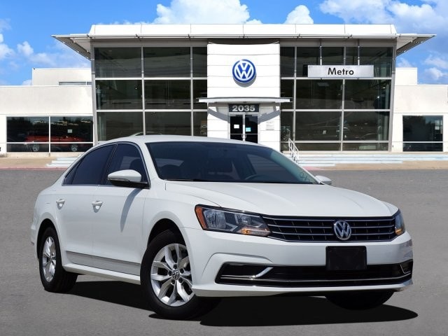 2016 Volkswagen Passat S's photo