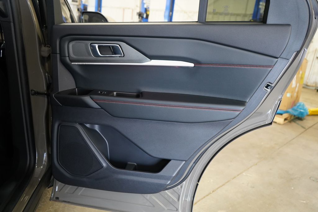 2026 Ford Explorer ST - Photo 19