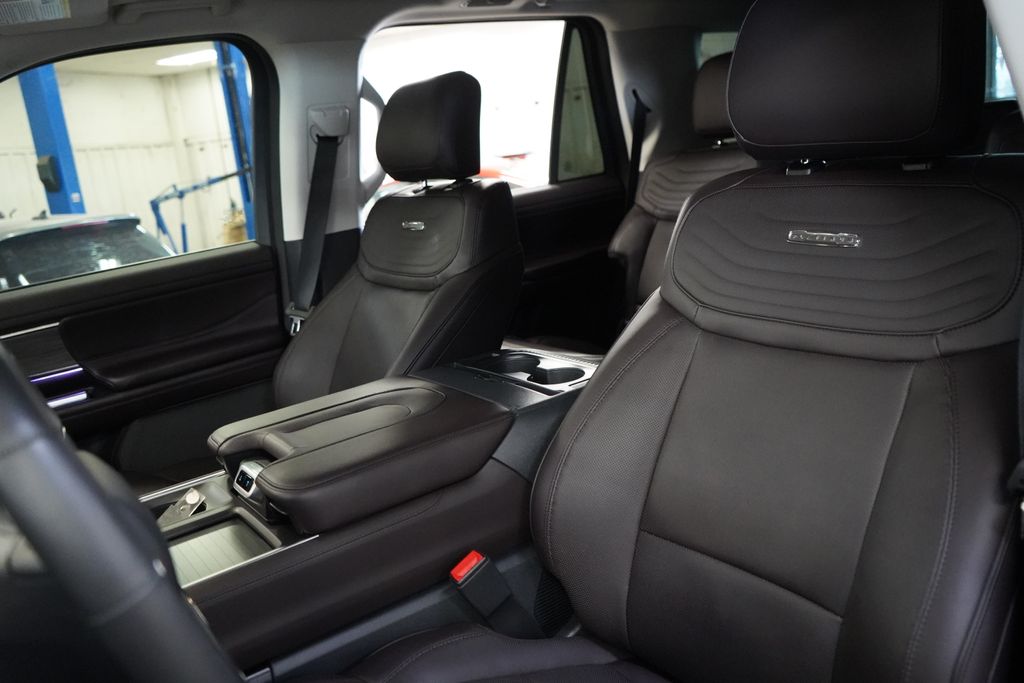 2025 Ford Expedition Platinum - Photo 16
