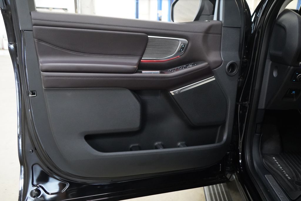 2025 Ford Expedition Platinum - Photo 13