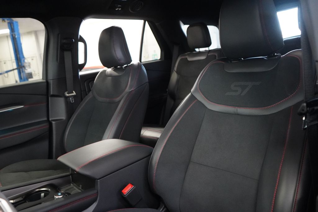 2026 Ford Explorer ST - Photo 15