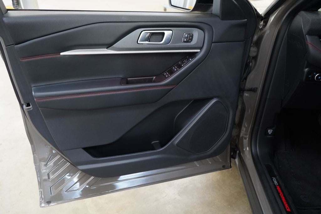 2026 Ford Explorer ST - Photo 12