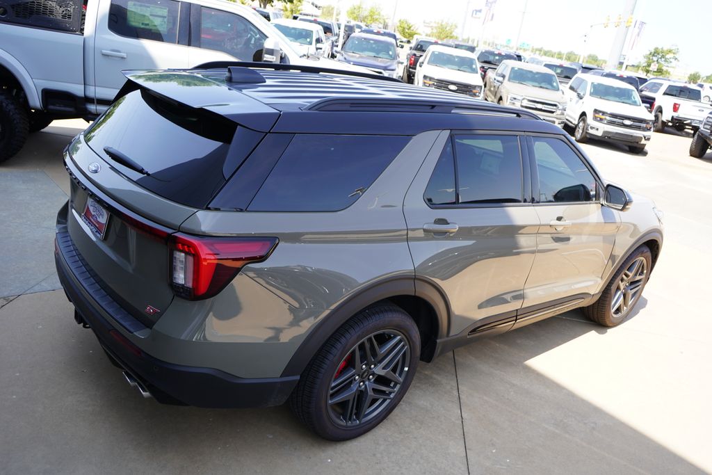2026 Ford Explorer ST - Photo 11