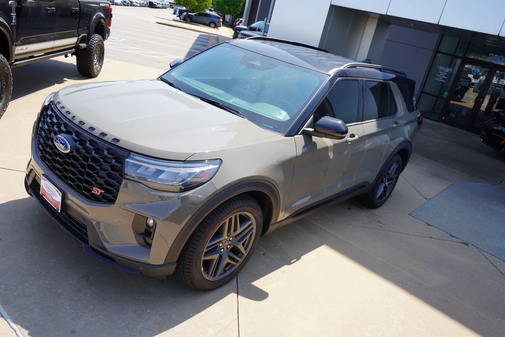 2026 Ford Explorer ST - Photo 10