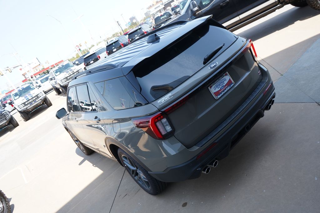 2026 Ford Explorer ST - Photo 9