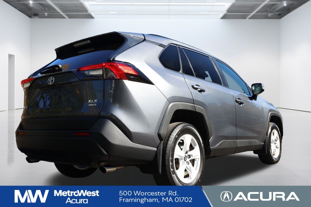 2019 Toyota RAV4 XLE photo 2