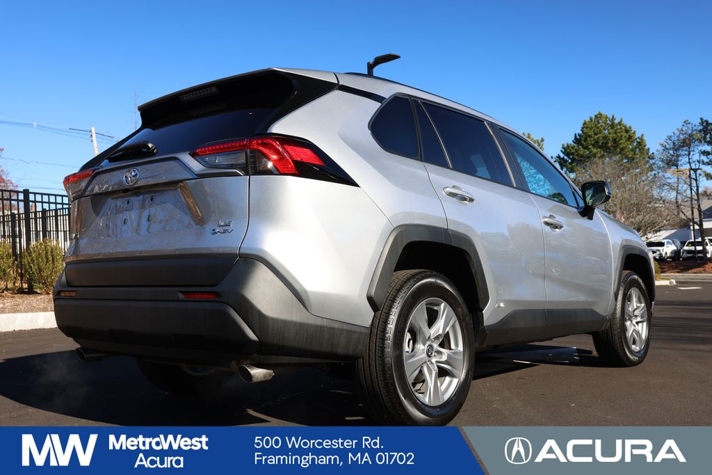 2025 Toyota RAV4 Hybrid LE photo 4