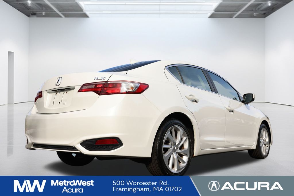 2017 Acura ILX Premium photo 4