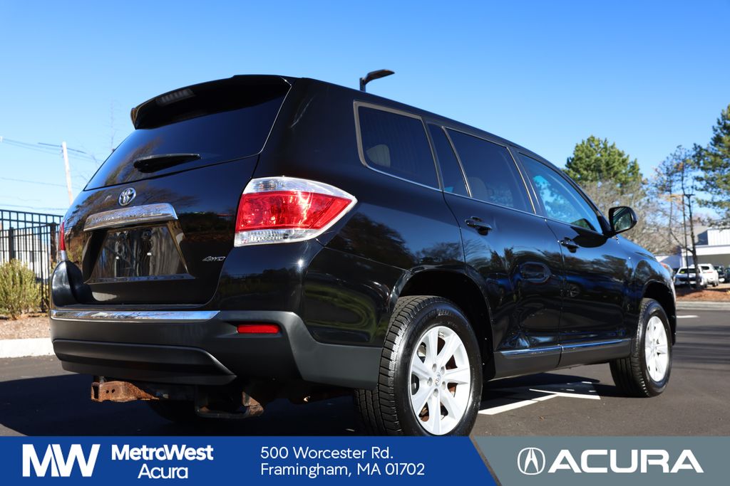 2013 Toyota Highlander Plus photo 2