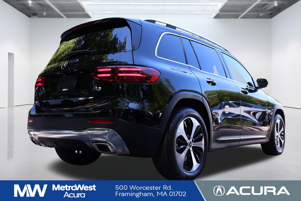 2024 Mercedes Benz GLB 250 4MATIC photo 3