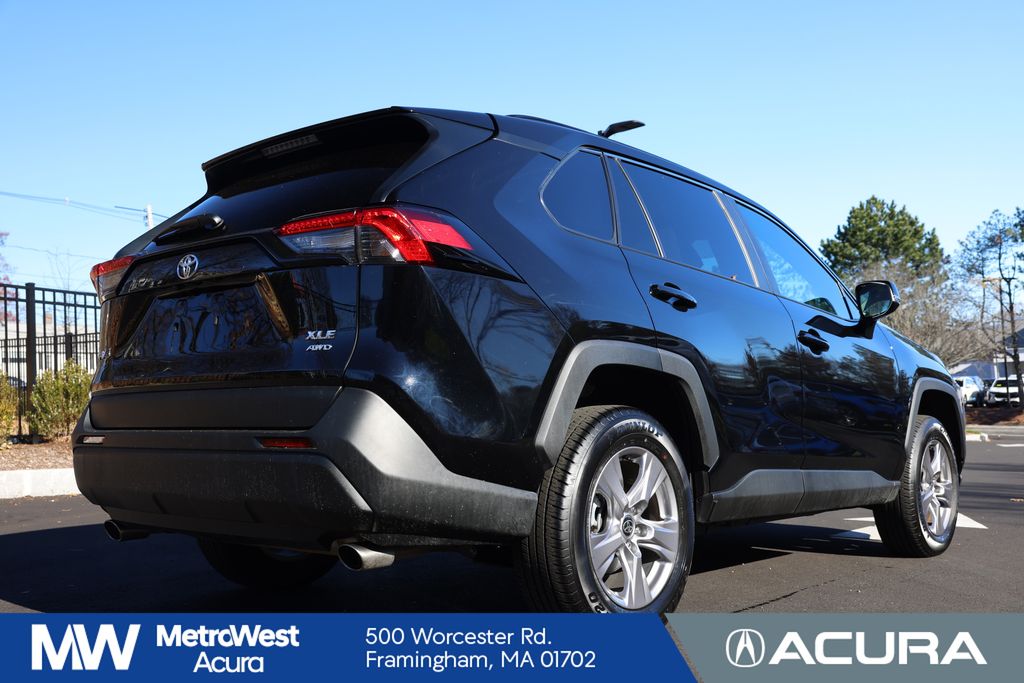 2025 Toyota RAV4 XLE photo 2