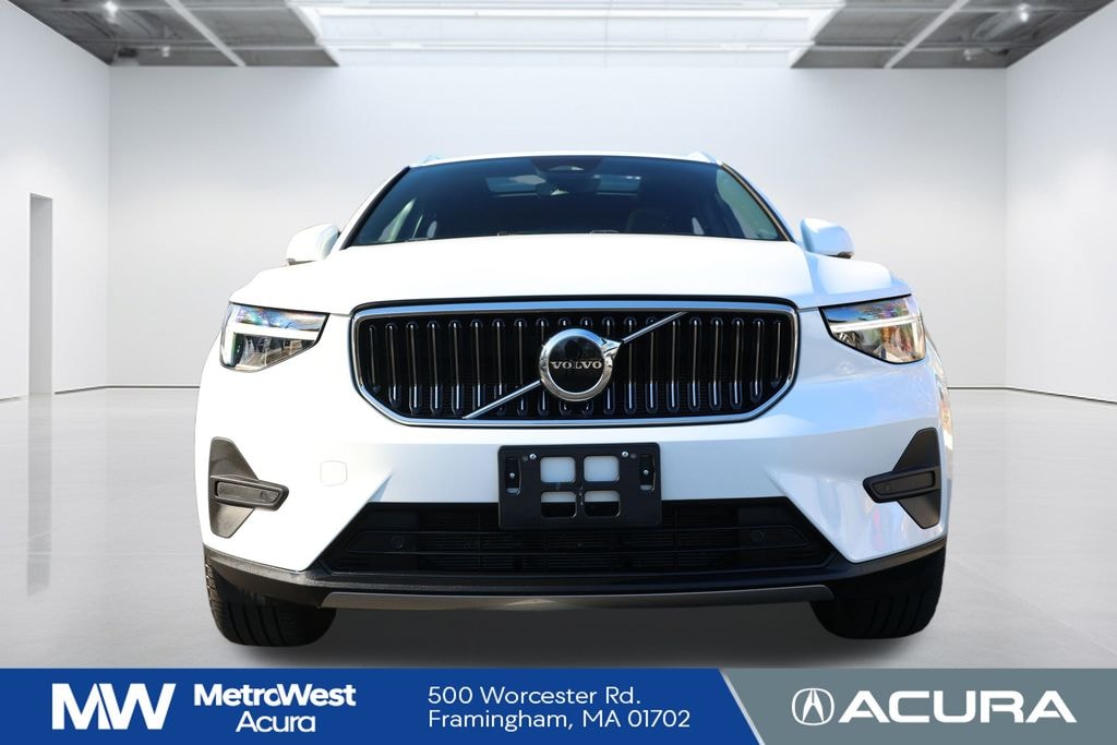Used 2024 Volvo XC40 B5 Core SUV