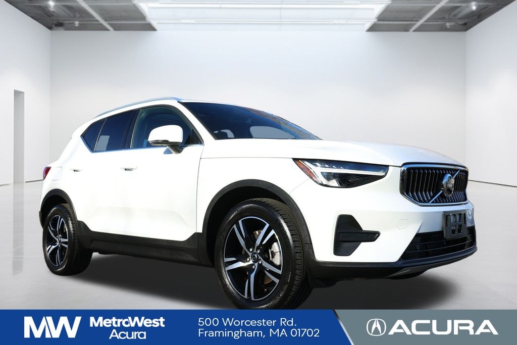 Used 2024 Volvo XC40 B5 Core SUV